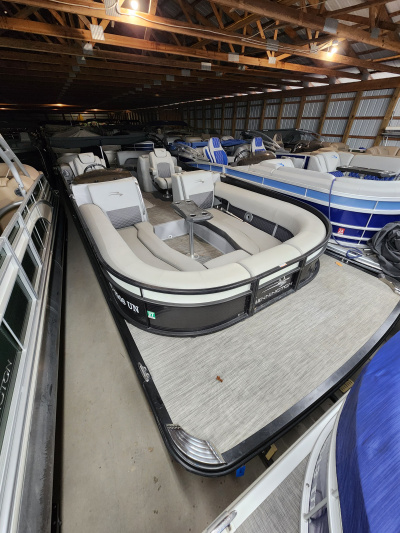 2021 Bennington 25 LTBR Bowrider tri-toon w/250hp Yamaha