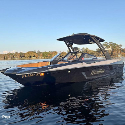 2020 Malibu 23 MXZ Black & Gold Edition