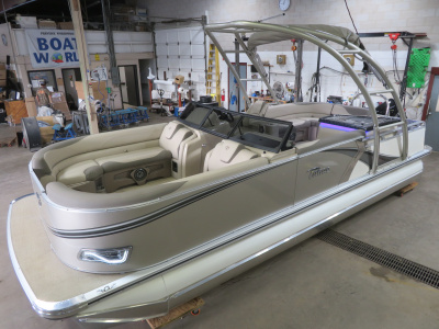 2024 Tahoe LTZ 2385 Elite Windshield 200HP Suzuki Tritoon