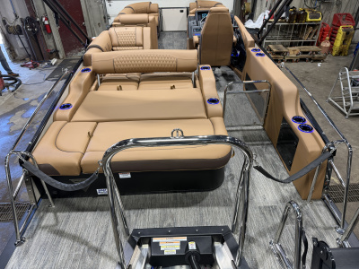 2026 Tahoe Cascade 2385 VRB 200HP Swingback Tritoon