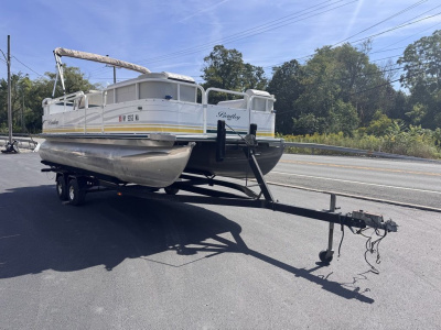2004 Bentley 200 Cruise w/Tandem trailer and 90hp Mercury