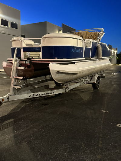 2006 Crestliner 2085 Sport Classic Pontoon