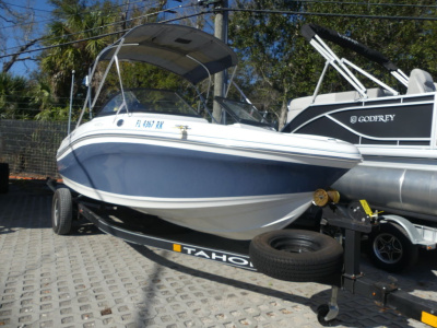 2017 Tahoe 450 TS Outboard