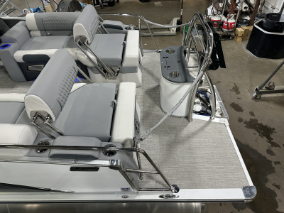 2025 Tahoe Cascade 2385 Quad Lounge Shift Flip & Honda 4-Stroke EFI