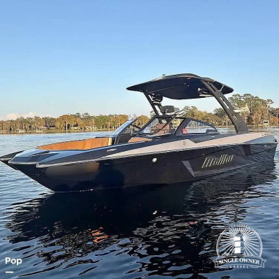 2020 Malibu 23 MXZ Black & Gold Edition