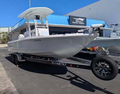 2020 Robalo 226 Cayman