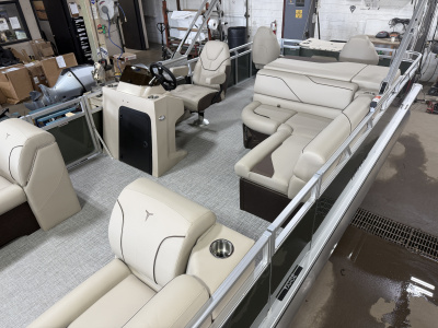 2026 Tahoe Sport 2385 Rear Fish & Honda 4-Stroke EFI