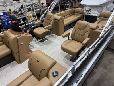 2026 Tahoe Sport 2380 115HP Quad Lounge