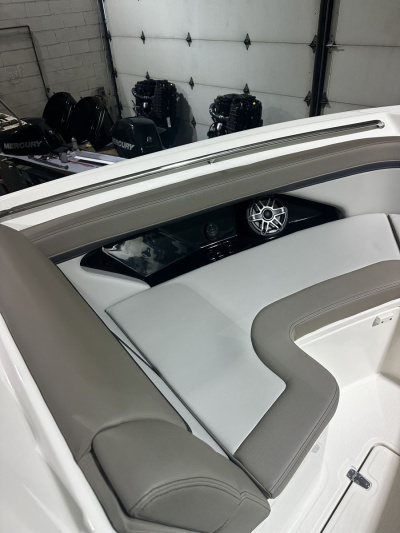 2026 Boston Whaler 330 VANTAGE