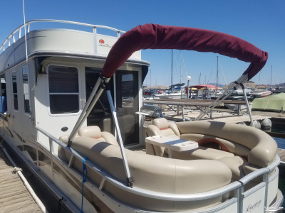 2009 Tracker 32 Party Cruiser