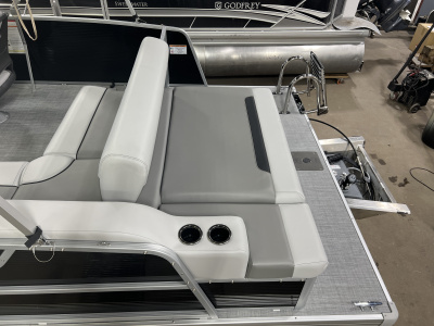 2026 Princecraft Vectra 21 RL Swingback Lounge Pontoon & Mercury 4-Stroke EFI