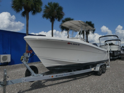 2022 Cobia 237 CC