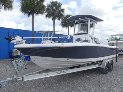 2026 Robalo 246 Cayman