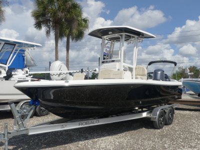 2026 Robalo 226 Cayman
