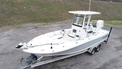 2026 Robalo 246 Cayman