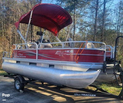 2017 Tracker Sun Tracker Bass Buggy 18 DLX