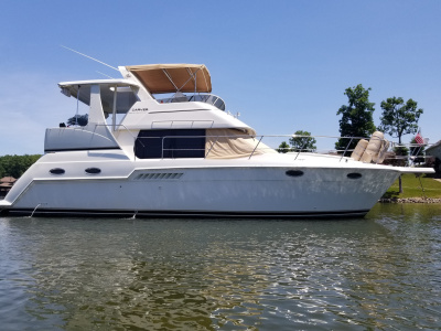 1999 Carver 356 Motor Yacht