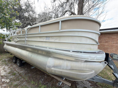 2016 Sun Tracker 22 DLX Party Barge