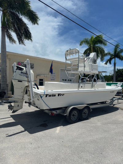 2015 Twin Vee 22 Baycat Custom