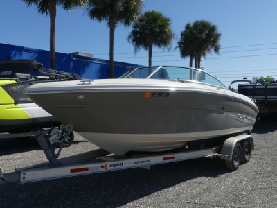 2005 Sea Ray 220 SELECT