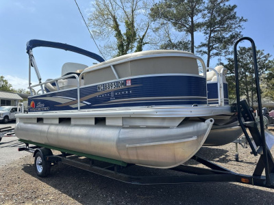 2012 Tracker 18 PARTY BARGE DLX