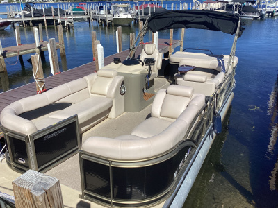 2010 Godfrey SanPan 2200