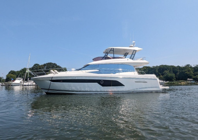 2019 Prestige 520 Flybridge