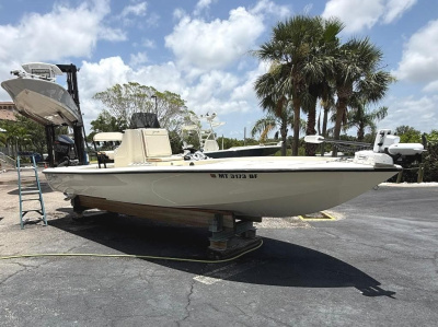 2017 Yellowfin 24 Bay CE