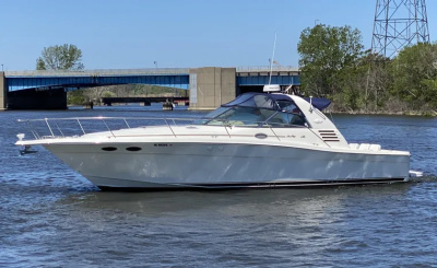 1999 Sea Ray 370 Express Cruiser