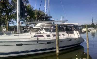 2005 Hunter 46