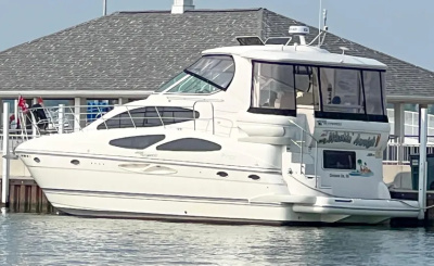2005 Cruisers 405 Express Motoryacht