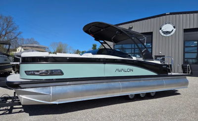 2026 Avalon Platinum Catalina 2785 Elite WIndshield