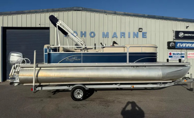 2015 SunChaser 22 vs