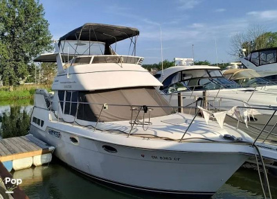 1998 Carver 325 Aft Cabin