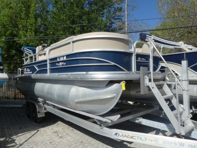 2019 Sun Tracker PARTY BARGE® 20 DLX