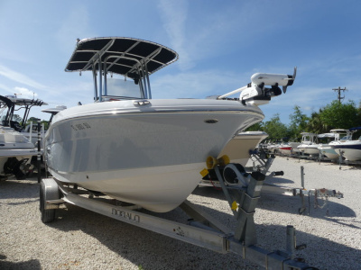 2021 Robalo R200