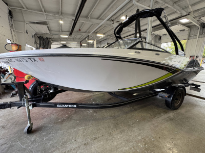2017 Glastron GTS 207 *JET BOAT*