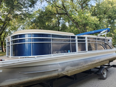 2017 Bennington 22 SLX