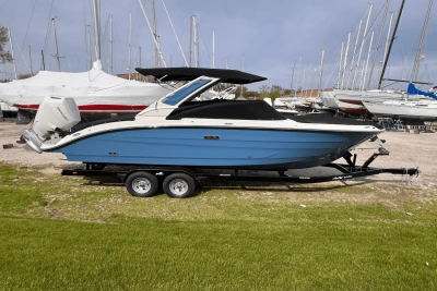 2025 Sea Ray SDX 270 Outboard