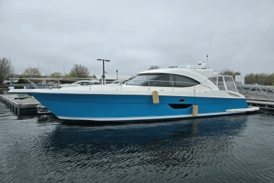 2009 Riviera 4400 SPORT YACHT