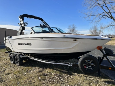 2024 Mastercraft XT25