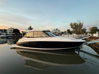 2022 Regal 36 Grande Coupe