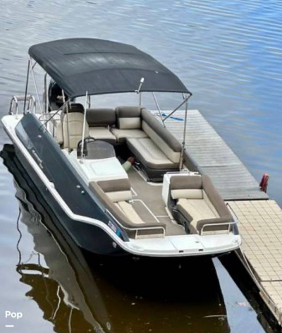 2019 Bayliner Element XR7 Deckboat