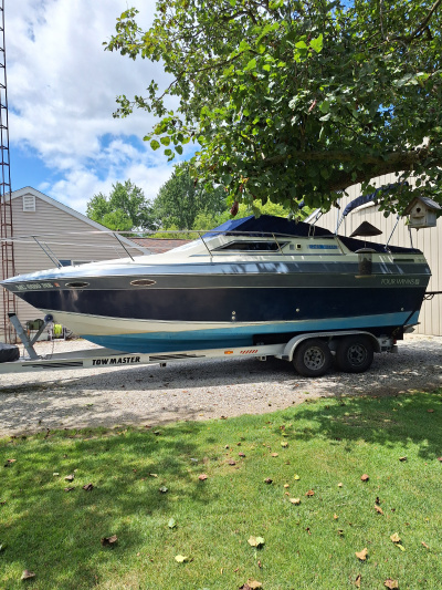 1987 Four Winns 245 Vista