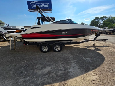 2017 Sea Ray 220 SDX
