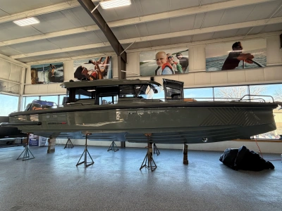 2024 Axopar 37 CROSS CABIN BRABUS