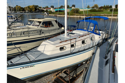 1983 Marlow Hunter 27 Cherubini