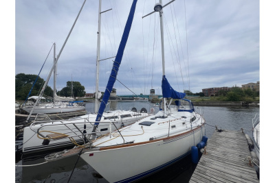 1985 C & C Landfall 39