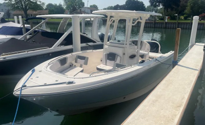 2020 Robalo R230 Center Console