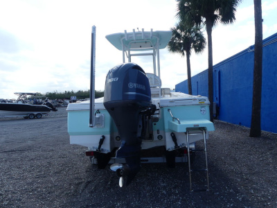 2019 Robalo 246 Cayman